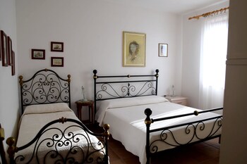 Apartment With In Cuglieri With Furnished Terrace 13 Km Guestroom