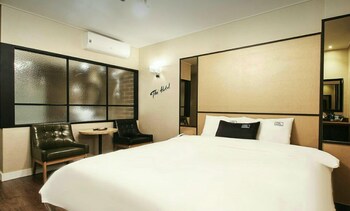 The Hotel Changwon Guestroom