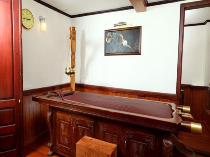 Grand Nirvana Jacuzzi Super Luxury Premium House Boat 