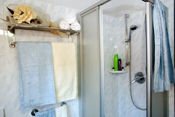 Hotel Marzia Bathroom