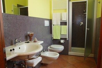 Hotel Marzia Bathroom