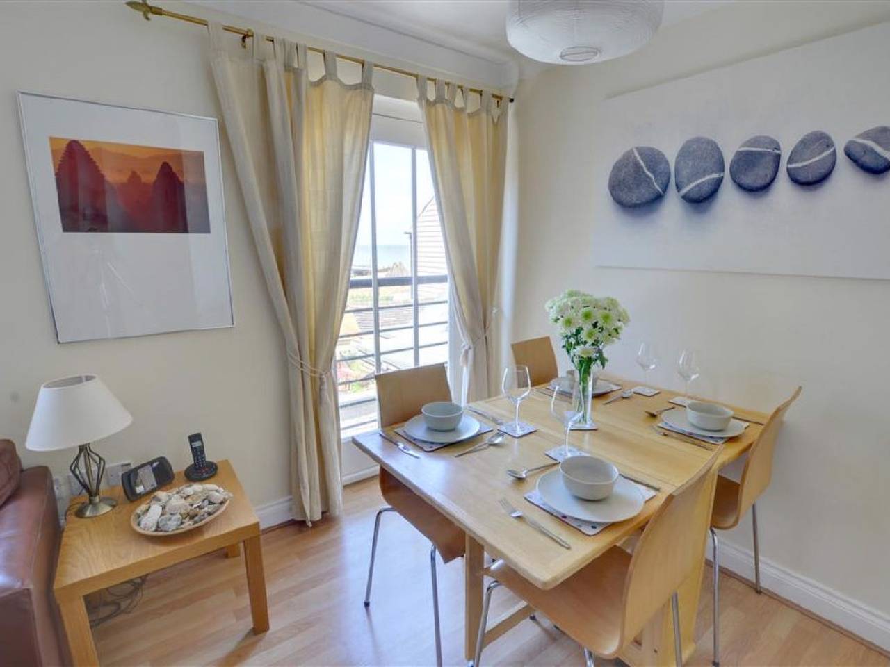 Holiday Home Whitepost (هالیدی هوم ویتپوست) 