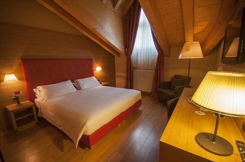 Blu Hotel Acquaseria (بلو هتل آكکواسریا) 