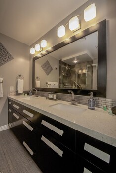Immaculate 4bed 7min To Vegas Strip Bathroom Sink