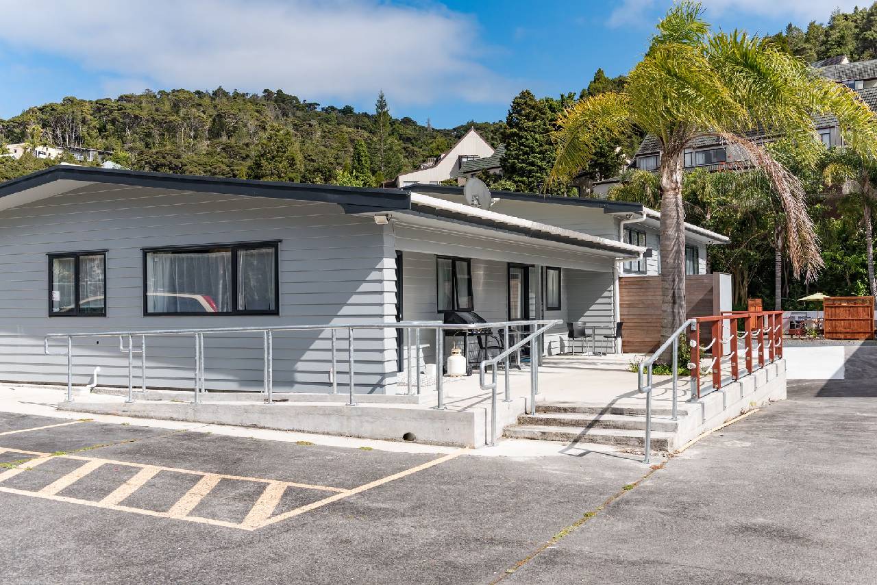 Dolphin Motel 