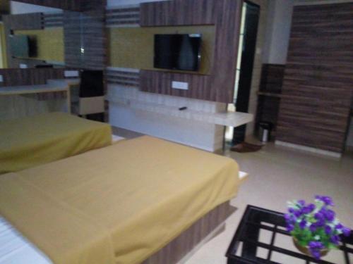 Hotel Aadhi 