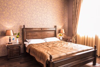Shah Palace Hotel 
