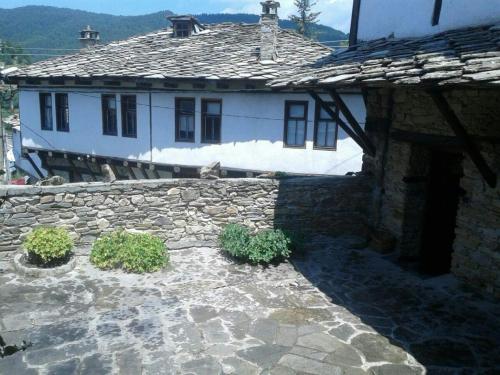 Raymonda's House (ریمونداس هاوس) 