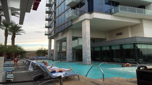 Palms Place Suite With Mountain View 