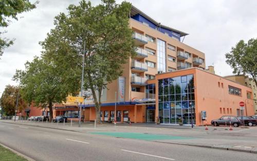 Ates Hotel Kehl (آتس هتل كهل) 