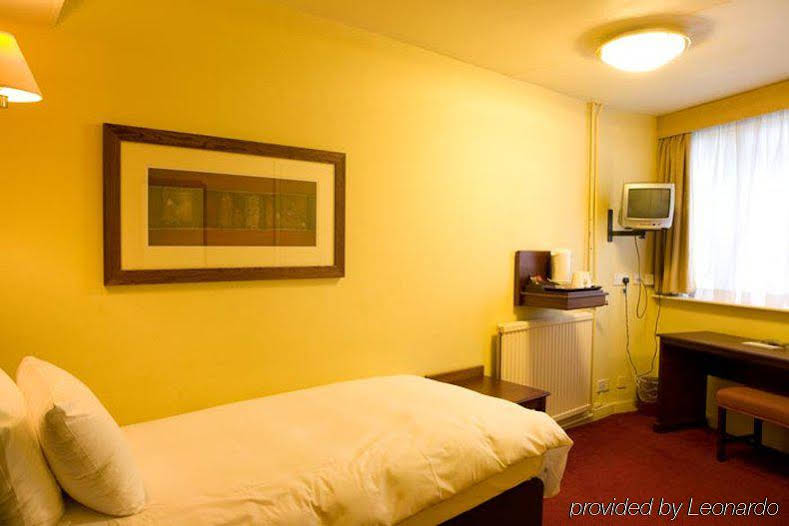 Highwayman Hotel (هایویمان هتل) 