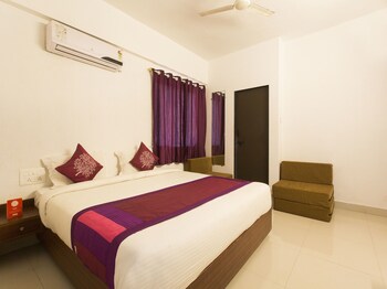 Oyo 10389 Latanand Residency Guestroom