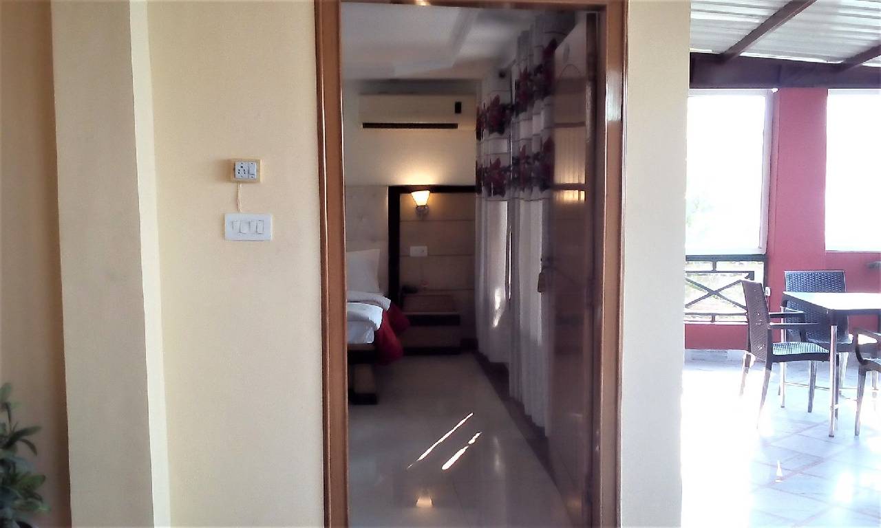 Hotel Ganesha Inn 