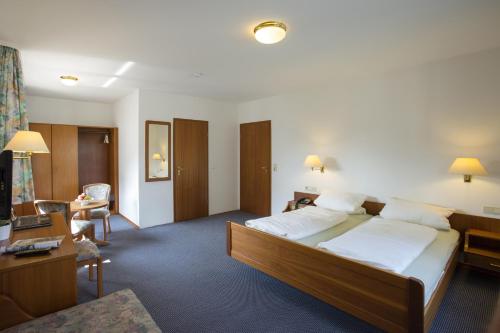 Guesthouse 329 (گست هاوس ۳۲۹) 