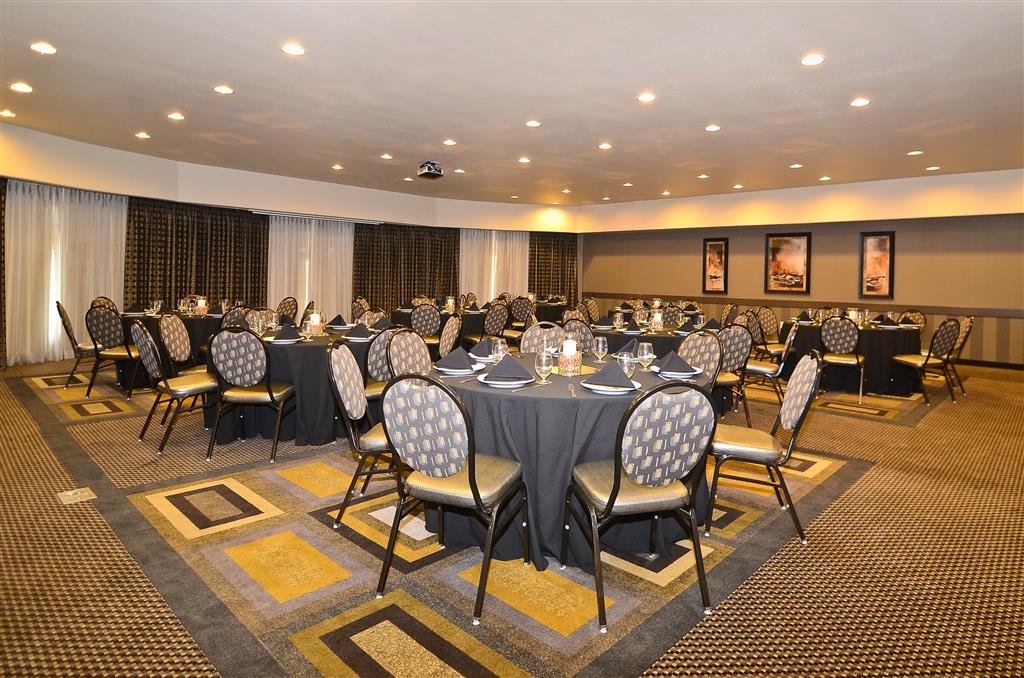 Best Western Premier Crown Chase Inn & Suites Meeting Room