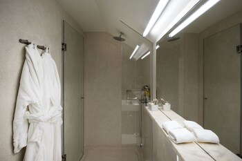 Casa De SÃo LourenÇo Bathroom