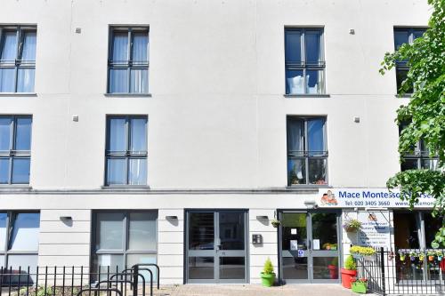 2br In Putney With Parking (۲بر این پوتنی با پاركینگ) 
