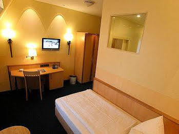Hotel Mack (هتل ماک) 