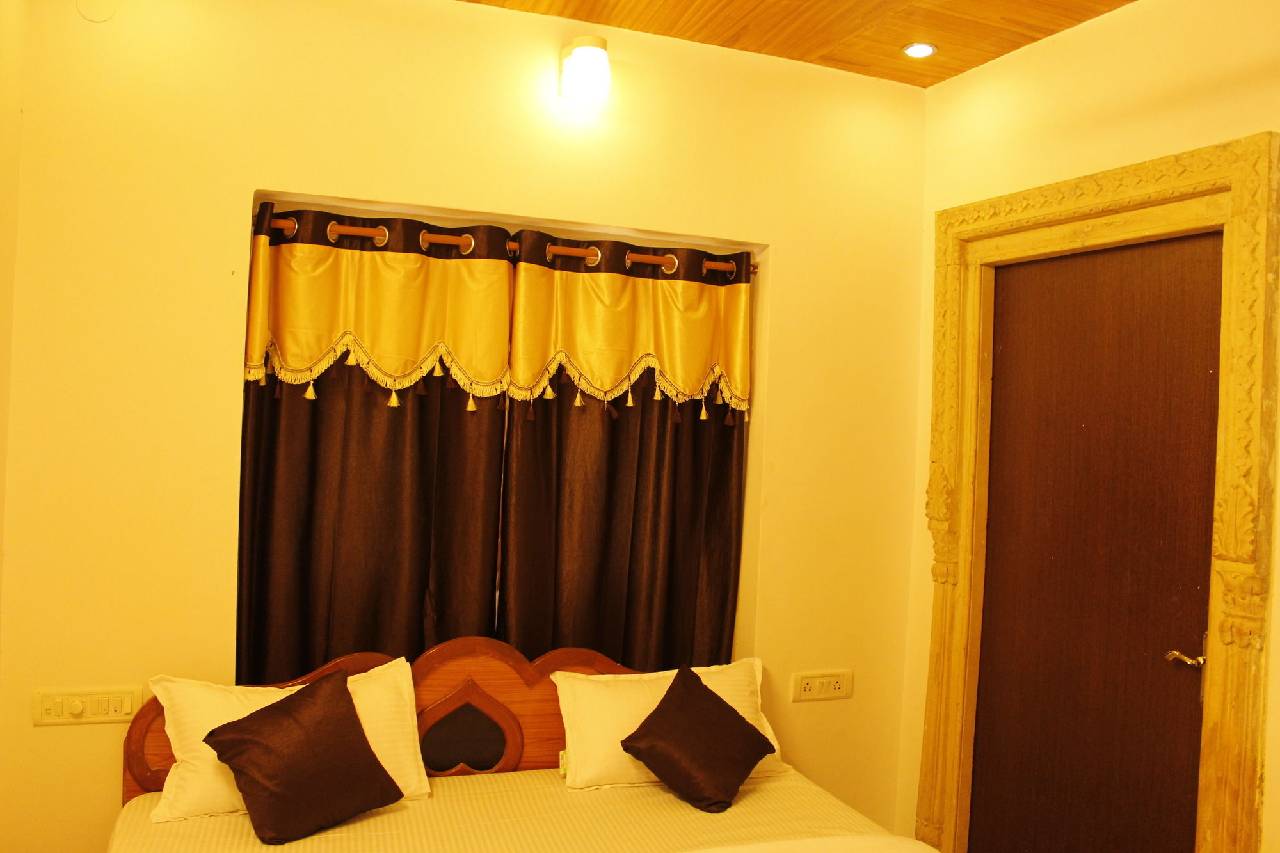 Dylan Cafe And Guest House 