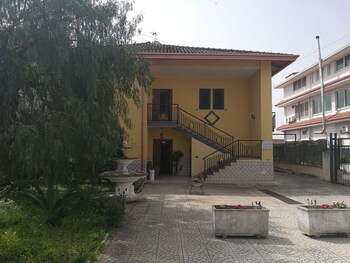 Garden Inn Hotel Front