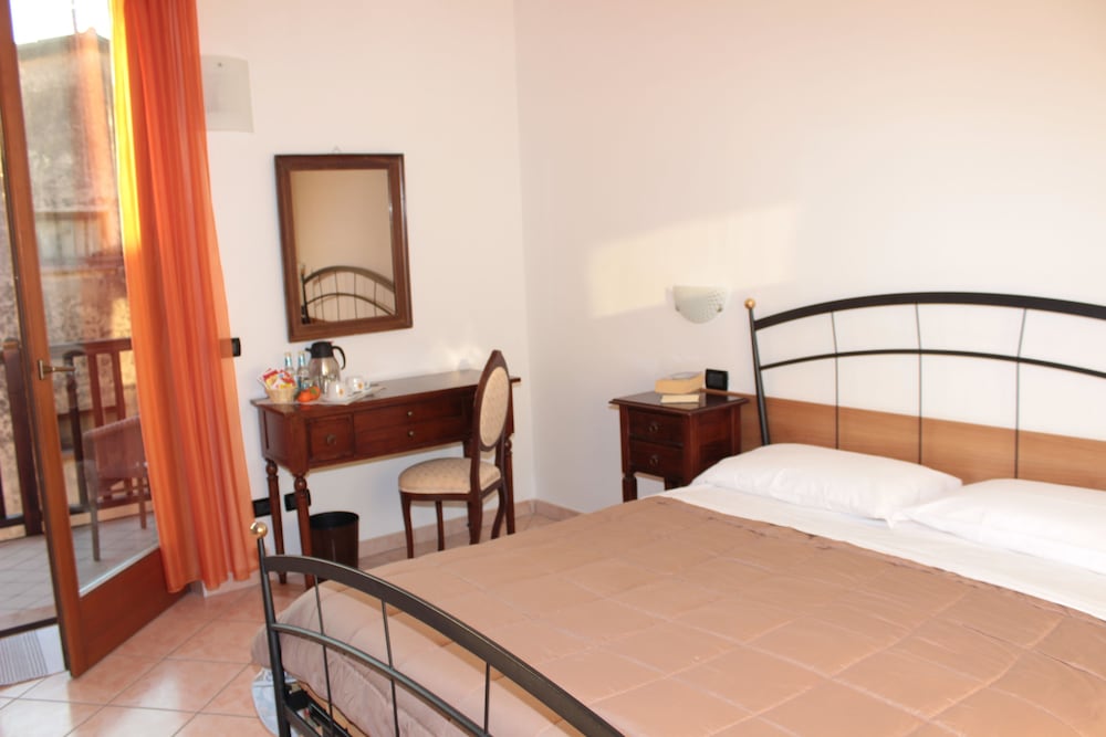 Albergo Navene Guestroom