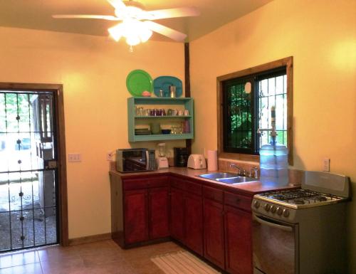 Tortuga Bahia. Lower (تورتوگا باهیا. لوور) 