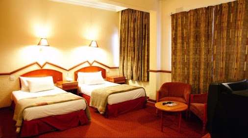 New Ambassador Hotel z