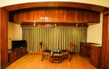 Lofty Seasons Service Apartments Family Dining