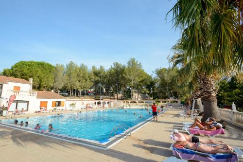 Camping L'artaudois (كامپینگ لارتاودویس) 