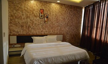 The Royal Paradise Guestroom