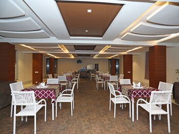 Oyo 4454 B&b Hotel Restaurant