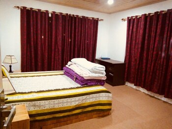 Chakshi Guest House Living Room