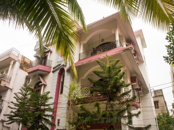 Oyo 6477 Guest Accomodation Fe 173 Hotel Front