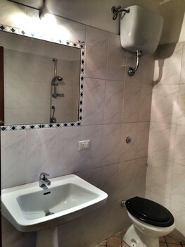 Bb Mirabilia Village Bathroom