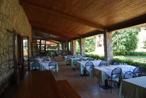 Hotel Fattoria Belvedere (هتل فاتوریا بلودر) 