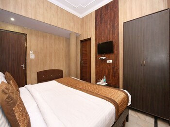 Oyo 966 Hotel Sallow International Guestroom