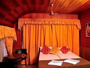Parthasarathy Houseboat 