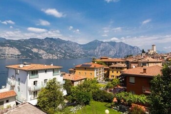 Hotel Vega Lake View