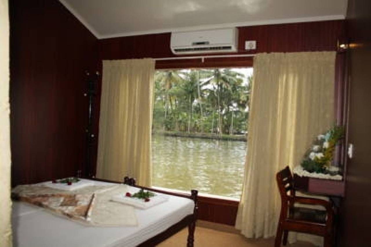 Guesthouser 3 Bhk Houseboat 9f4e 