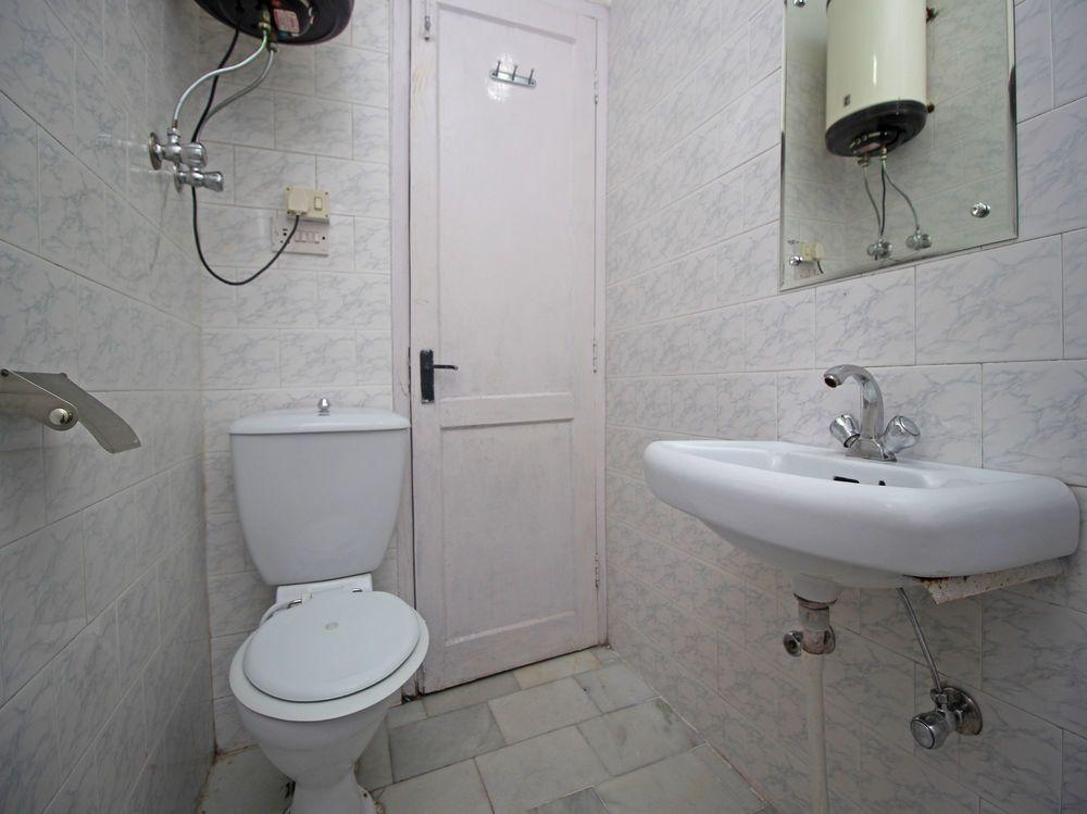 Oyo 9331 Hotel White House 