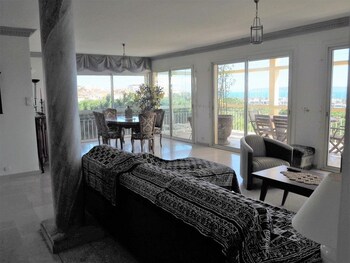 Les Lauriers Roses Living Area