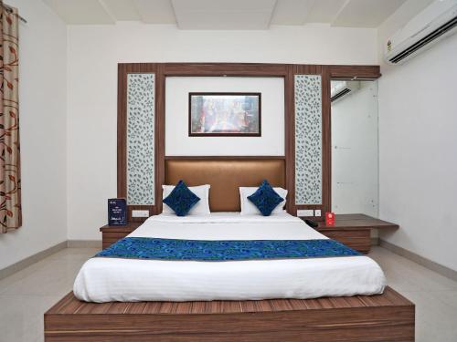 Oyo 10343 Hotel Heera Foods 