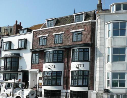 Royal Hotel (رویال هتل) 