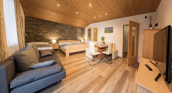Alpenappartements Guestroom