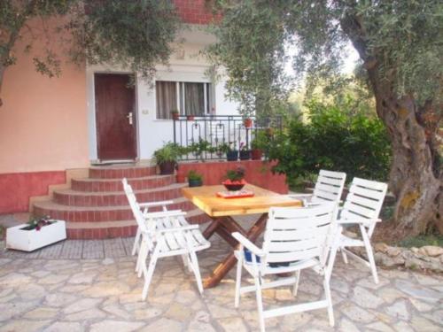 Apartment Two Olives 