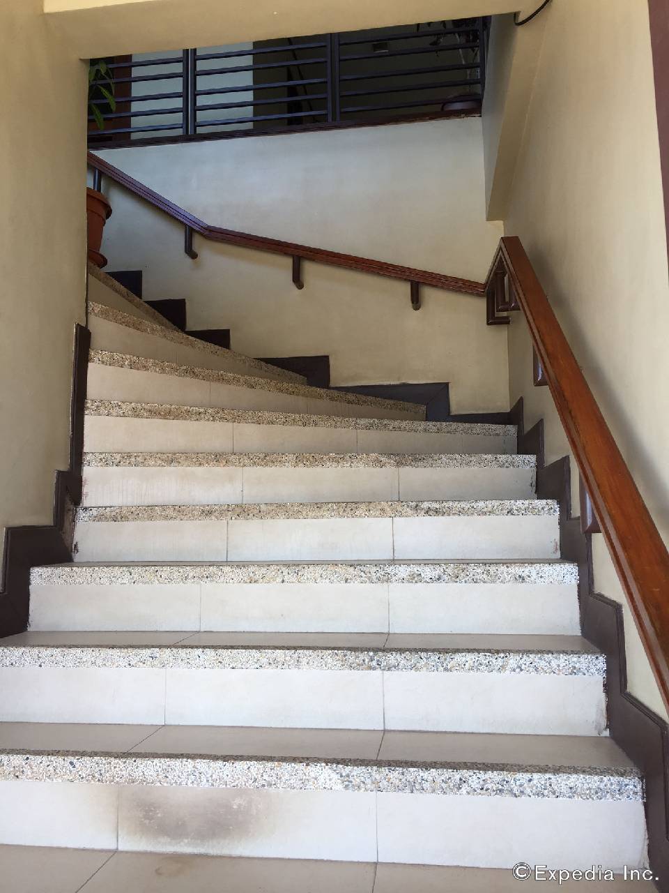 Coron Gateway Hotel & Suites (كورون گاتوی هتل و سوئیتس) 