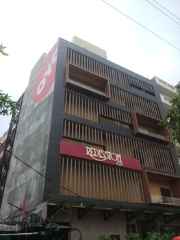 Hotel Redisston @ Noida Exterior