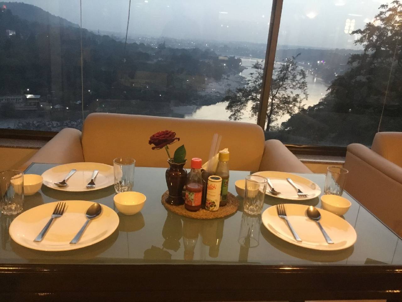 Hotel Ganesha Inn 