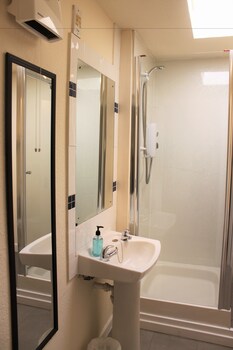 Garmouth Hotel Bathroom Amenities