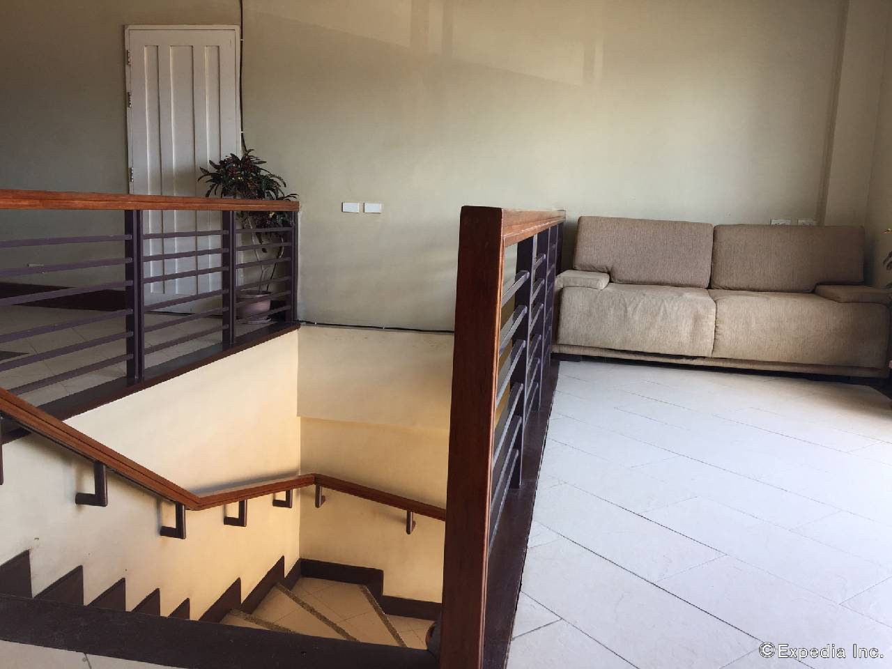 Coron Gateway Hotel & Suites (كورون گاتوی هتل و سوئیتس) 
